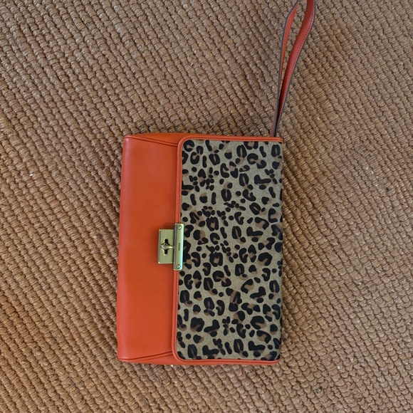 Fossil leather wristlet orange/red leopard print - Picture 7 of 9
